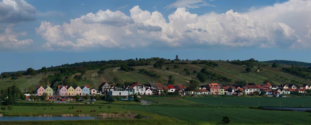Hotel Kravi Hora Bořetice エクステリア 写真