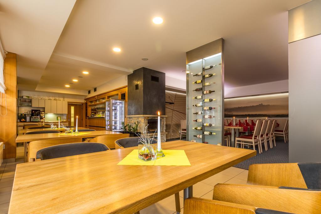 Hotel Kravi Hora Bořetice エクステリア 写真
